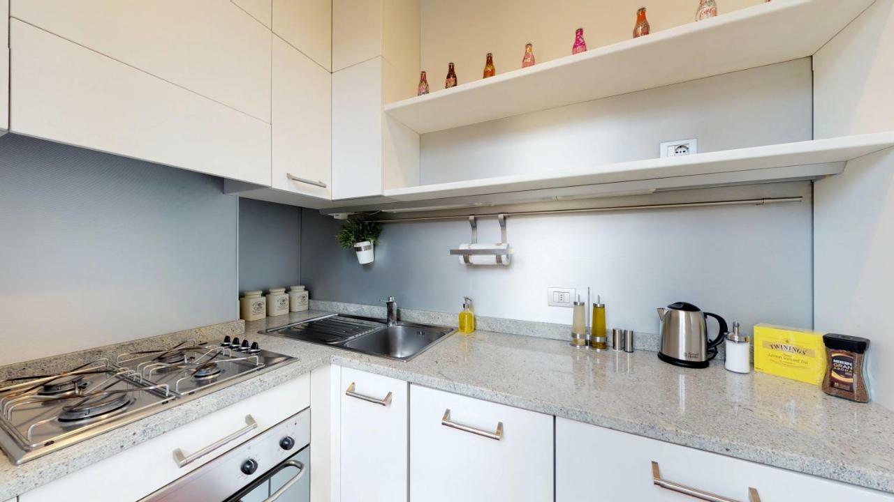 Design Apartment Near Duomo Square 밀라노 외부 사진