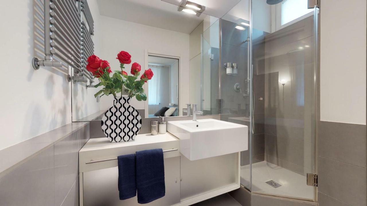 Design Apartment Near Duomo Square 밀라노 외부 사진