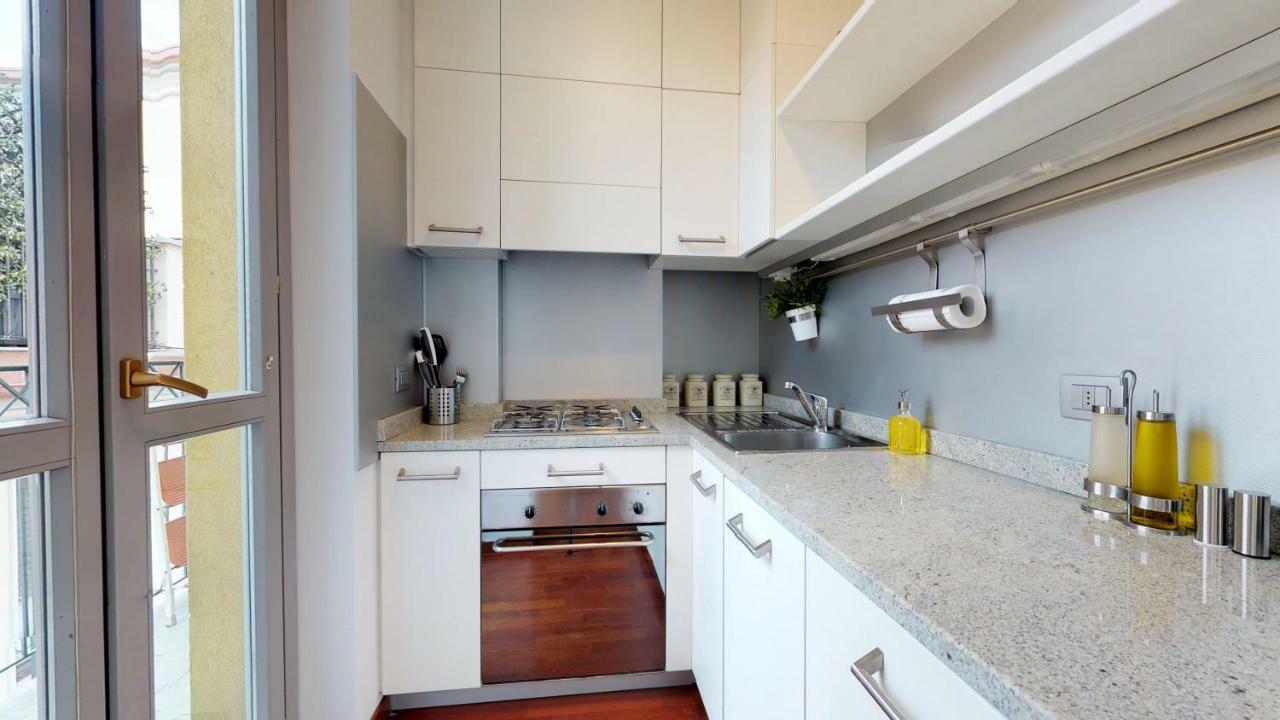 Design Apartment Near Duomo Square 밀라노 외부 사진